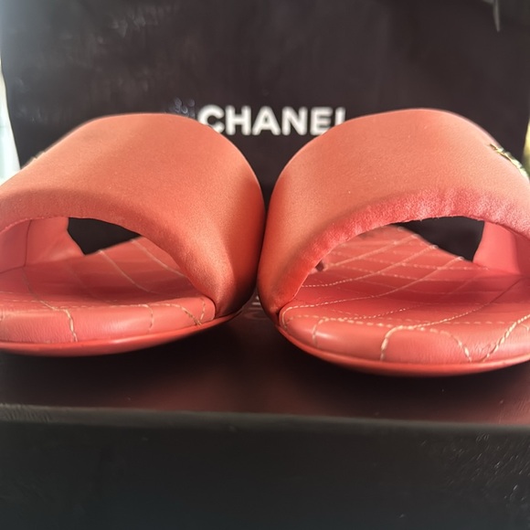 Authentic 22P Chanel satin sandals - Picture 9 of 12